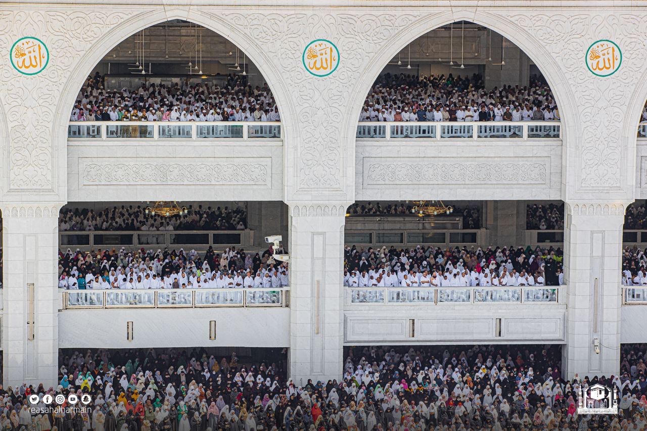 الانضمام إلى الحشود: مكة المكرمة مباشر الآن ووسائل التواصل الاجتماعي IMG_1238