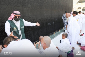 الإدارة العامة للتفويج تنظم دخول المعتمرين لأداء الصلاة داخل حجر إسماعيل