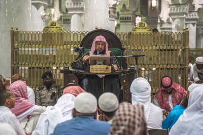 ضمن سلسلة دروس في رحاب الوسطية معالي الشيخ الأستاذ الدكتور عبدالسلام بن عبدالله السليمان عضو هيئة كبار العلماء يلقي درسًا بعنوان (الوسطية والاعتدال في القرآن)