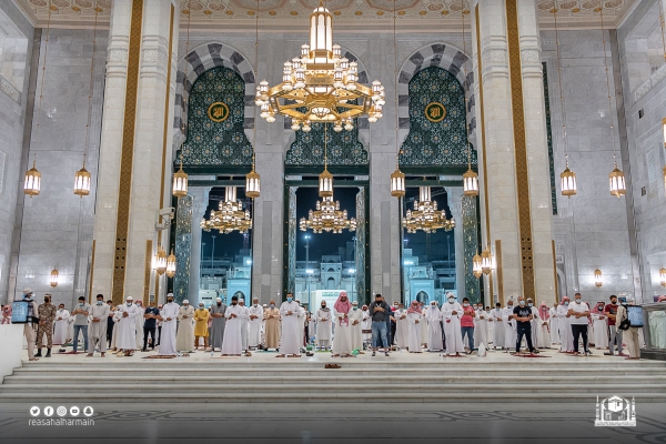 وسط منظومة من الخدمات أداء أول صلاة تراويح شهر رمضان المبارك بالمسجد الحرام