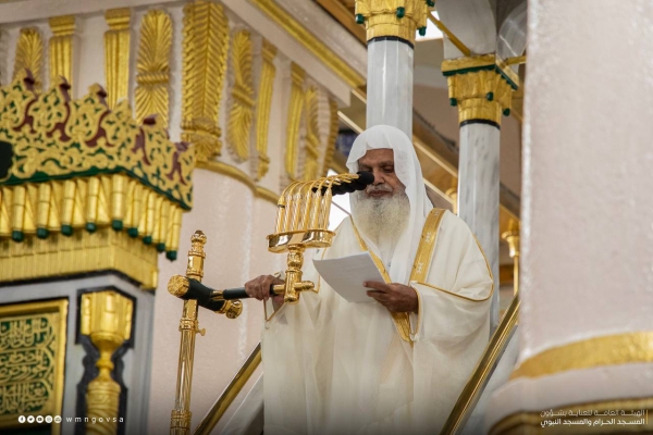 فضيلة الشيخ الدكتور علي الحذيفي في خطبة الجمعة: اعتصموا بالله جميعا ولا تفرقوا، وانتفعوا بما مر عليكم من الأحداث والعبر، وليحذر المسلمون من التفرق والاختلاف، وعليهم بالاجتماع والائتلاف، فالاختلاف والتفرق ضعف وخطر على الدين والأوطان، والاجتماع قوة وعز