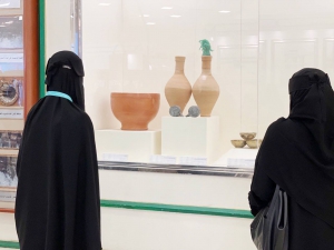 طالبات كلية المسجد الحرام النسائية ومعهد الحرم المكي النسائي في زيارة لمعرض عمارة الحرمين