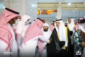 أمير منطقة مكة المكرمة يتفقد الجهود والخدمات والبرامج التي تقدمها الرئاسة لزوار المسجد الحرام