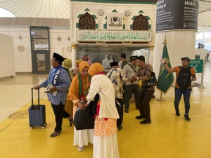 وكالة العلاقات العامة والتواصل المؤسسي والشراكات المجتمعية تحتفي بيوم العلم في مطار الملك عبدالعزيز الدولي بجدة