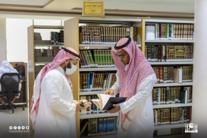 مرتادو مكتبة الحرم المكي الشريف يشيدون بما تحويه المكتبة من نافس العلوم والمخطوطات