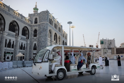 عربات &quot;قولف&quot; لنقل كبار السن وذوي الإعاقة على مدار الساعة بالمسجد الحرام