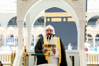 الرئيس العام في خطبة الجمعة بالمسجد الحرام: لا يجوز النيل من العلماء السابقين والمعاصرين والحذر من تصنيفهم واتهامهم في عقائدهم ومناهجهم واجتهاداتهم ورميهم بالتهم والشنائع والشائعات المغرضة