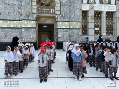 الوكالة المساعدة للشؤون الإعلامية والعلاقات والمعارض النسائية تستقبل (120) طفلًا لتعريفهم بمعالم المسجد الحرام