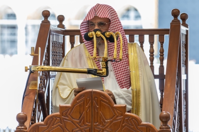 في خطبة الجمعة بالمسجد الحرام.. بن حميد يحذر من التلوث البيئي، والأماكن الغير آمنه، واقتحام الأودية ومجاري السيول موسم الأمطار