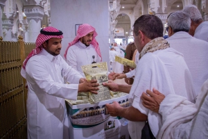 شؤون الكتب بالمسجد الحرام .. تنفذ مبادرة &quot;زاد الحاج والمعتمر &quot; الإثرائية لضيوف الرحمن