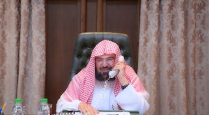 الرئيس العام يجري اتصالاً هاتفياً للاطمئنان على صحة شيخ مؤذني المسجد النبوي