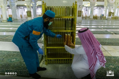 تزويد دواليب المصاحف في المسجد الحرام بمصاحف برايل للمكفوفين وتراجم معاني كلمات القران الكريم بعدة لغات