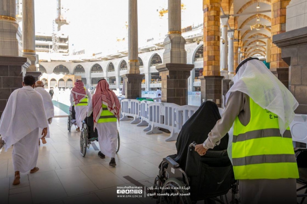 &quot;التطوع في المسجد الحرام&quot; أثر شاهد على العناية والعطاء