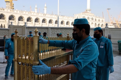 صيانة دورية لحوالي (3000) دولاب للمصاحف بالمسجد الحرام