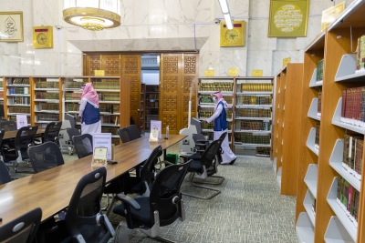 ضمن جهود المملكة.. مكتبة المسجد الحرام تتخذ كافة الاحترازات الوقائية لسلامة طلاب العلم وزوارها