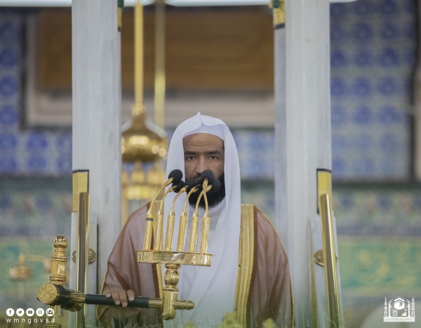 فضيلة الشيخ عبدالله البعيجان في خطبة الجمعة: أباح الله الطلاق لكن الأصل فيه الحظر، فهو نهاية الأمل، وبداية المعاناة في التفكّك الأسري، وضحيّتهُ همُ الأبناءُ الأبرياء، فهو معيقٌ لتربيتهم، وسببٌ لضياعهم وضياع حقوقهم، فاتقوا الله أيها الآباء والأمهات