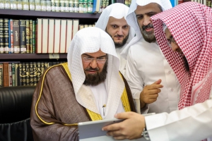 الرئيس العام يدشن أول معمل حاسب آلي ومعمل لتعليم اللغة العربية للناطقين بغيرها في المسجد الحرام