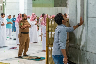 قسم الأعمال الإلكترونية يقوم بأداء مهامه بكل دقة