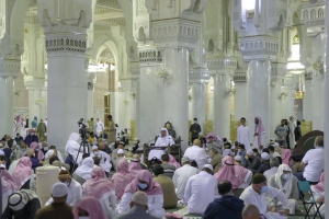 برامج ودروس علمية ومحاضرات توجيهية لقاصدي المسجد الحرام