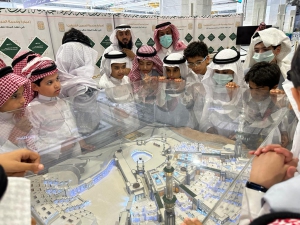 ضمن برنامج الزيارات المدرسية.. طلاب إحدى المدارس بمكة المكرمة في جولة تعريفية داخل المسجد الحرام