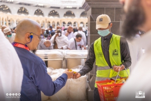 قرابة (30) مليون مستفيد من الخدمات التطوعية في المسجد الحرام