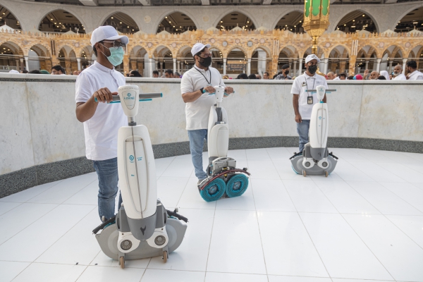 إدارة تطهير وسجاد المسجد الحرام تكثف جهودها في خدمة الحرمين الشريفين وقاصديهما