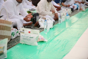 توزيع اكثر من (٣،٠٠٠،٠٠٠) وجبة لإفطار الصائمين في ساحات المسجد الحرام خلال عشرين يوماً من شهر رمضان المبارك